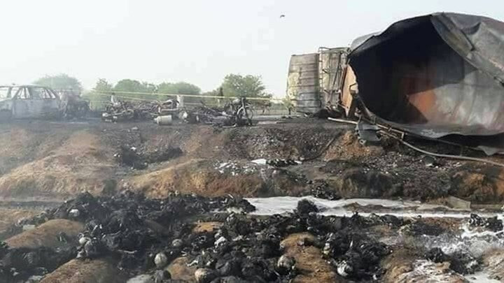 Τραγωδία στο Πακιστάν – Στους 146 οι νεκροί από την ανατροπή βυτιοφόρου